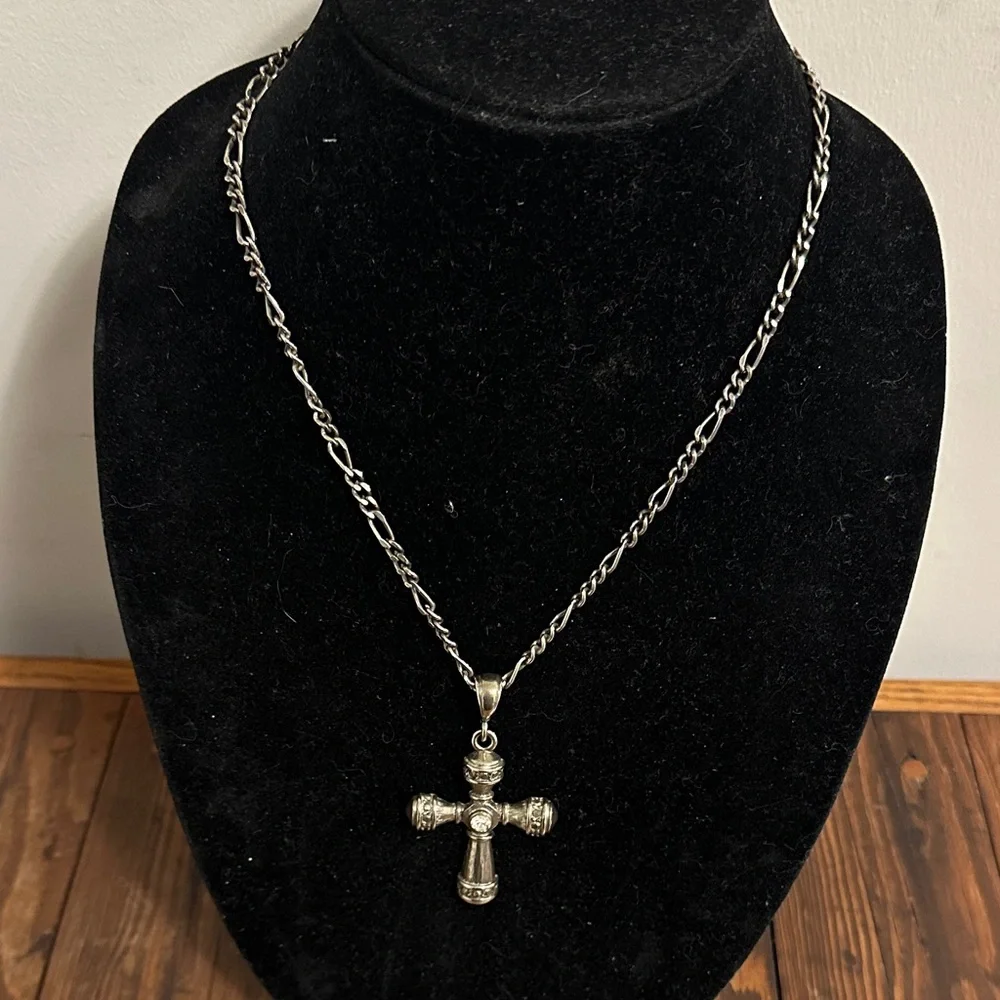 Stylish Silver Cross Pendant Necklace